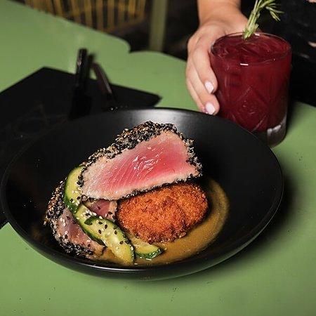 Moma Restaurant & Lounge