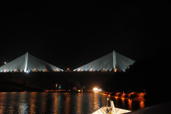 el Puente Centenario